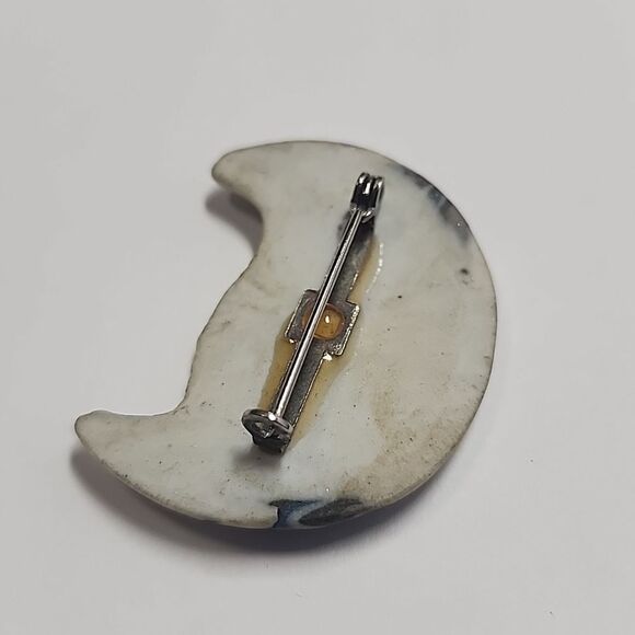 Ceramic Moon Face Brooch - Picture 4 of 4